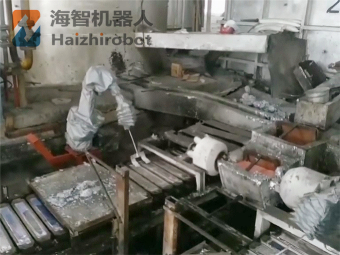金屬冶煉排渣機器人 機械手熔渣清除案例