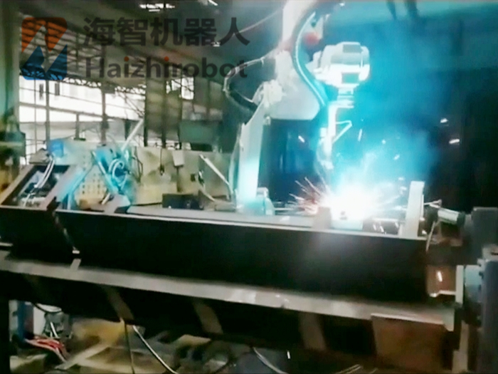 工業機械手臂焊接自動化案例