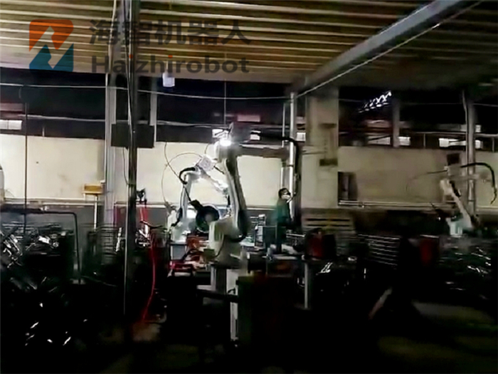 機械手臂焊接自動化生產車間案例！