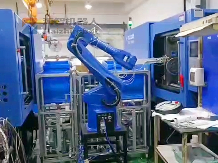 機器人自動取注塑件 機械手注塑機（一拖二自動生產線）